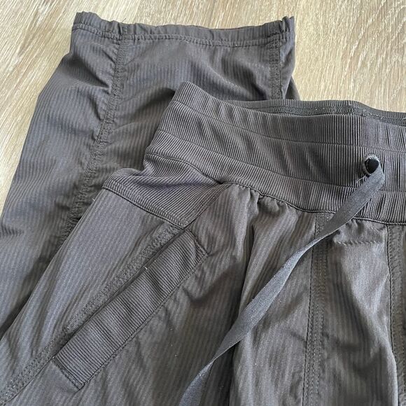 Lululemon Dance Studio Crop II Unlined 20" Black - Size: 6 - Picture 11 of 13